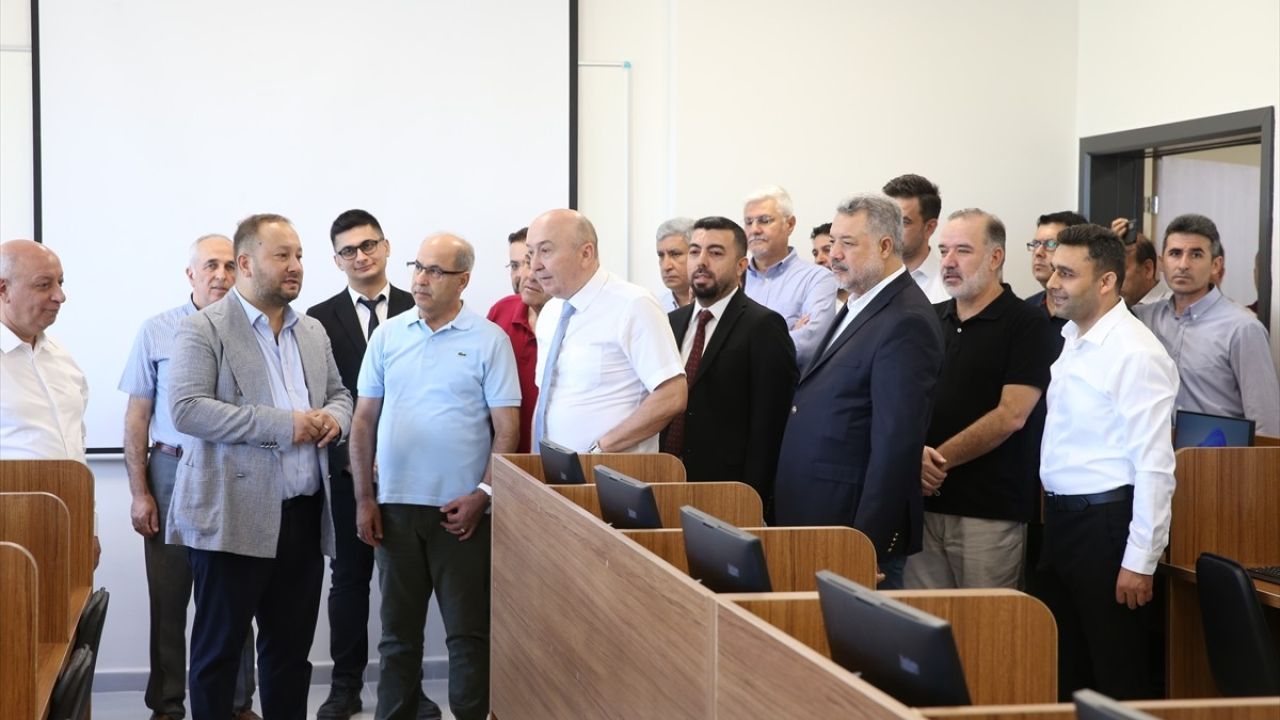 KSÜ'ye İki Yeni Bilgisayar Laboratuvarı Açıldı