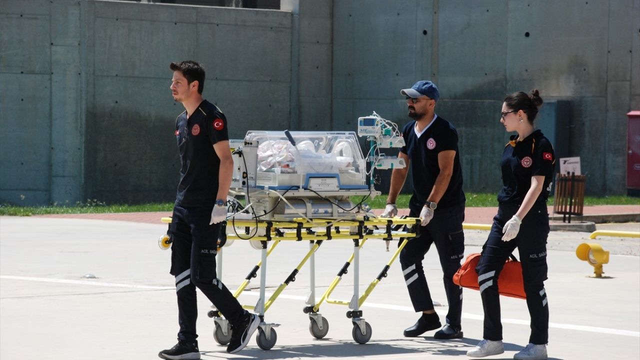5 Aylık Prematüre Bebek, Ambulans Helikopterle Eskişehir'e Nakledildi