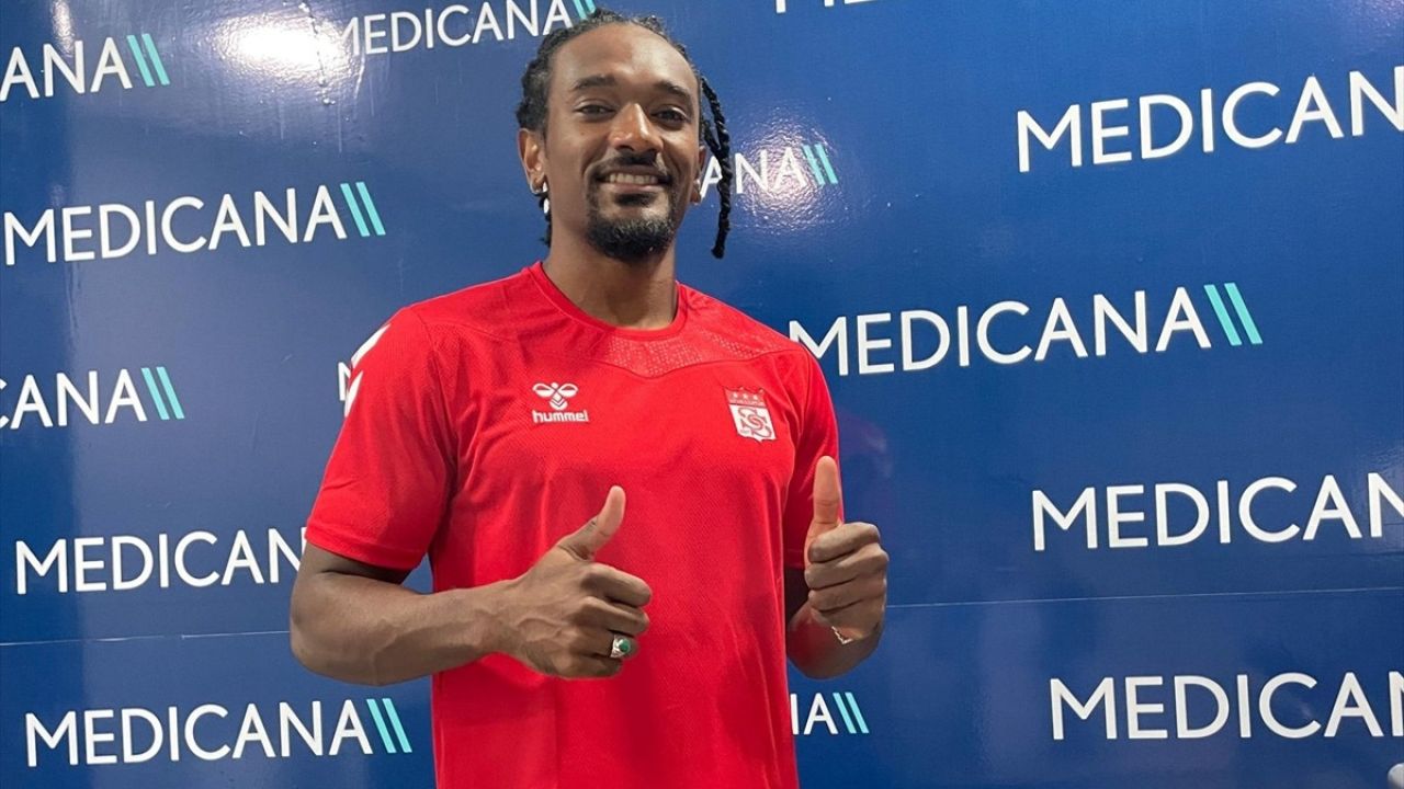 Sivasspor'un Yeni Transferi Samuel Moutoussamy Sağlık Kontrolünden Geçti