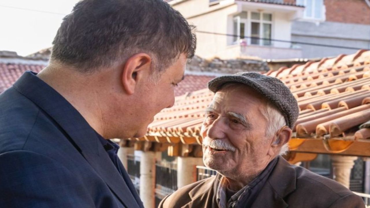 İzmirli yaşlı adam belediye sayesinde yeniden duymaya başladı