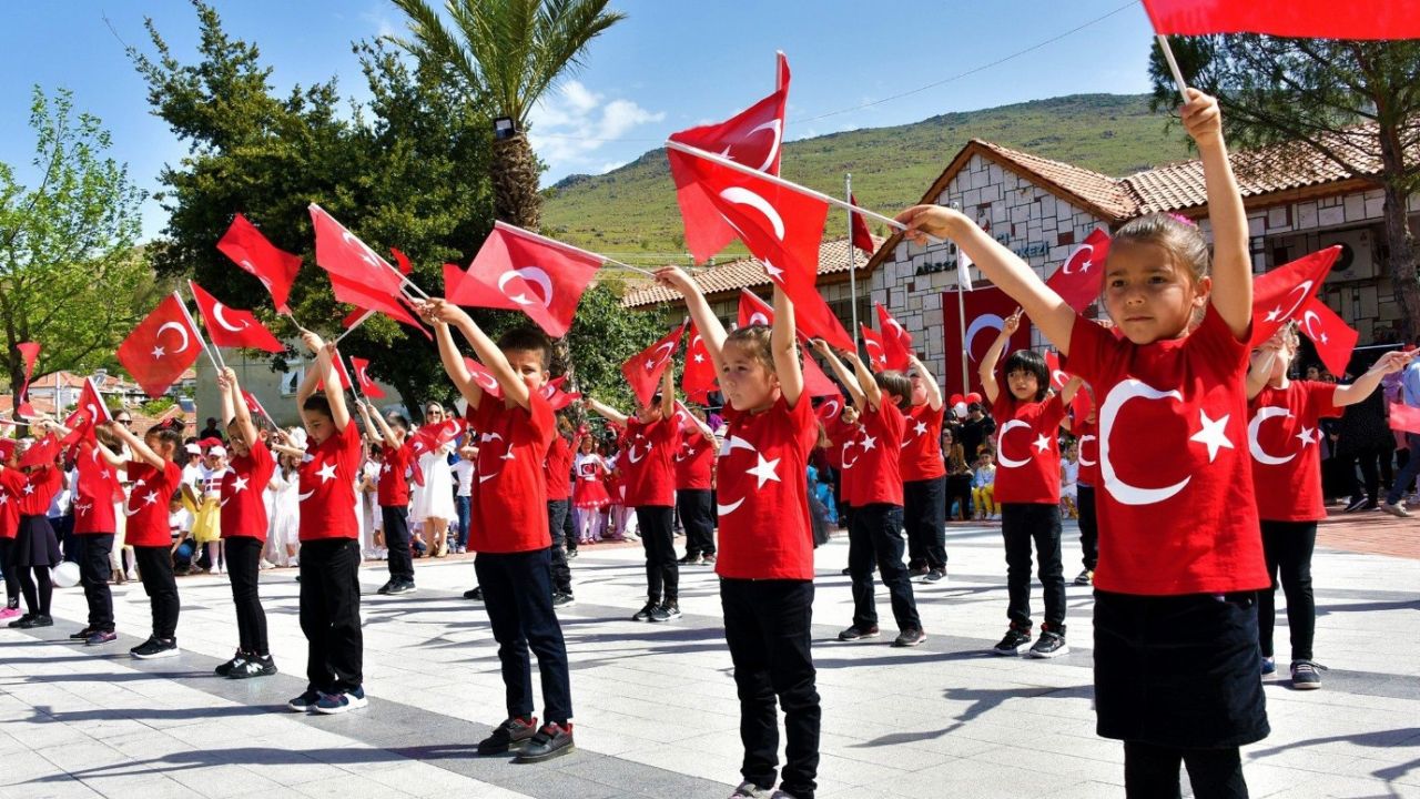 Konak ilçesinde 23 Nisan kutlamaları başladı