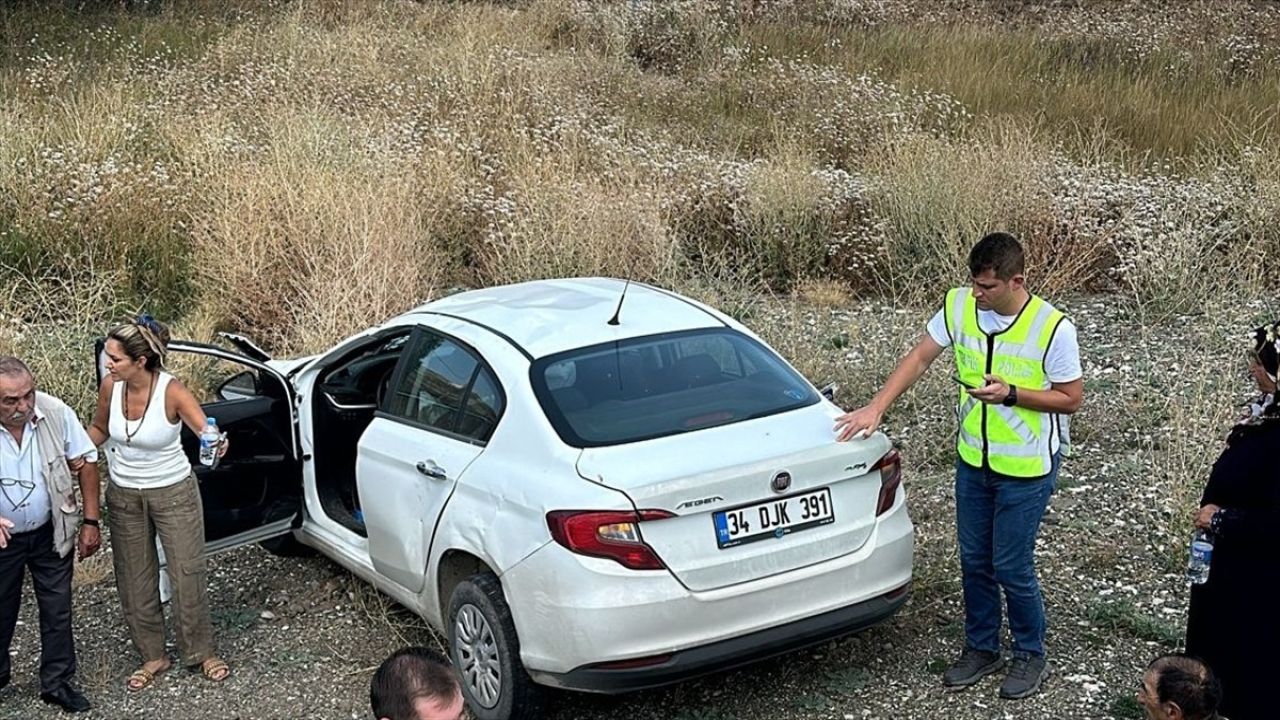 Erzincan'da Trafik Kazası: 5 Yaralı