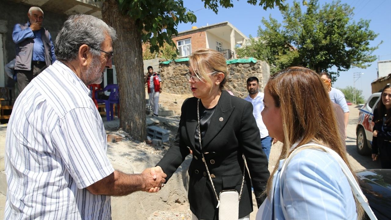 CHP Kadın Kolları Genel Başkanı Asu Kaya, Narin Güran'ın Ailesini Ziyaret Etti