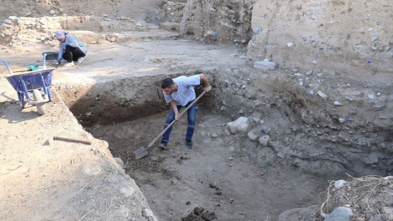 Mersin'de 9 Bin Yıllık Yumuktepe Höyüğü'nde Kazı Çalışmaları Başladı