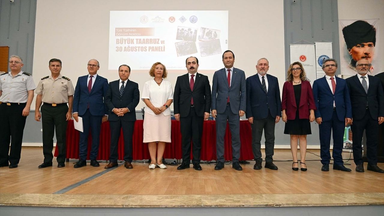 Afyonkarahisar'da Büyük Taarruz ve 30 Ağustos Paneli Gerçekleşti