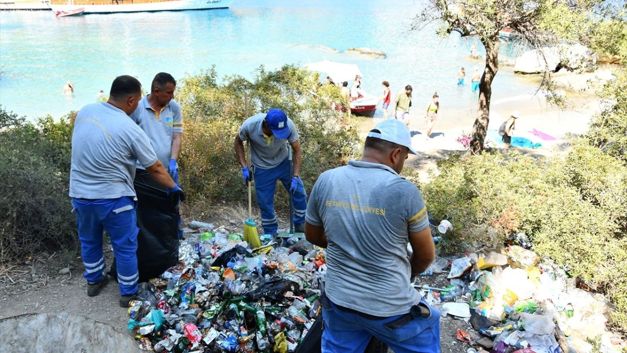 Fethiye'de Deniz Temizliği: 50 Torba Çöp Toplandı