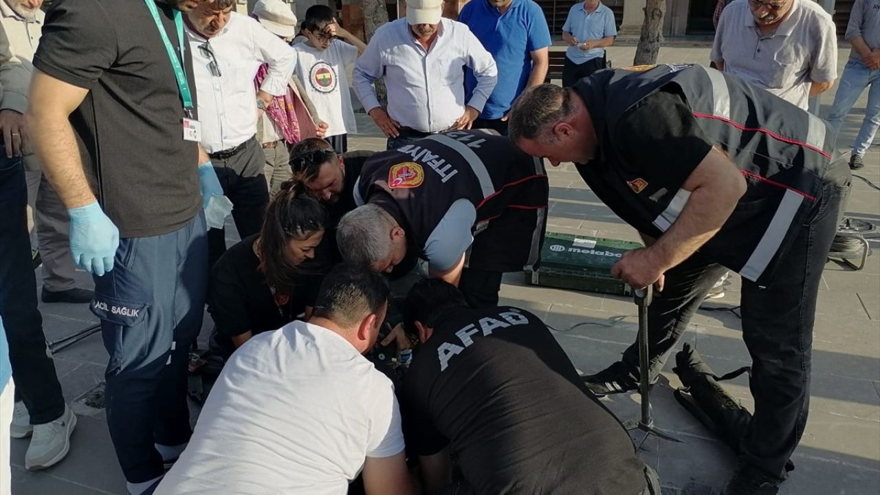Kars'ta Oyun Sırasında Boruya Sıkışan Çocuk Kurtarıldı