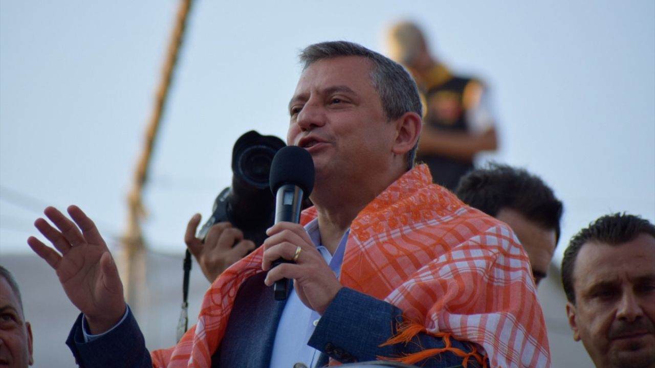 CHP Genel Başkanı Özgür Özel Manisa'da Çiftçi Mitingi Düzenledi
