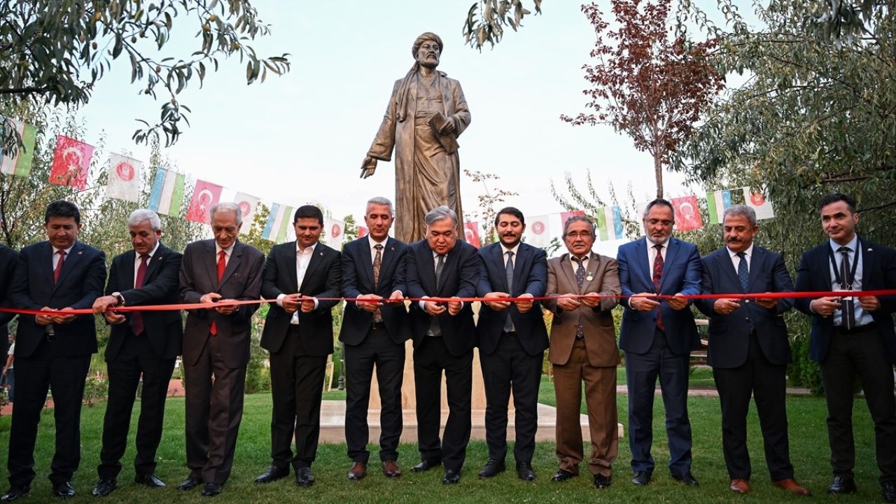 Ankara'da Alişir Nevai Heykelinin Açılışı Gerçekleşti