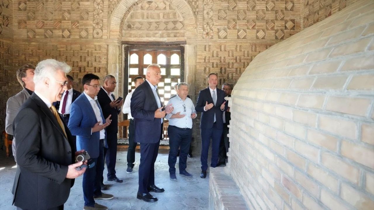 Bakan Ersoy, Özbekistan'ın Buhara Şehrinde İncelemelerde Bulundu