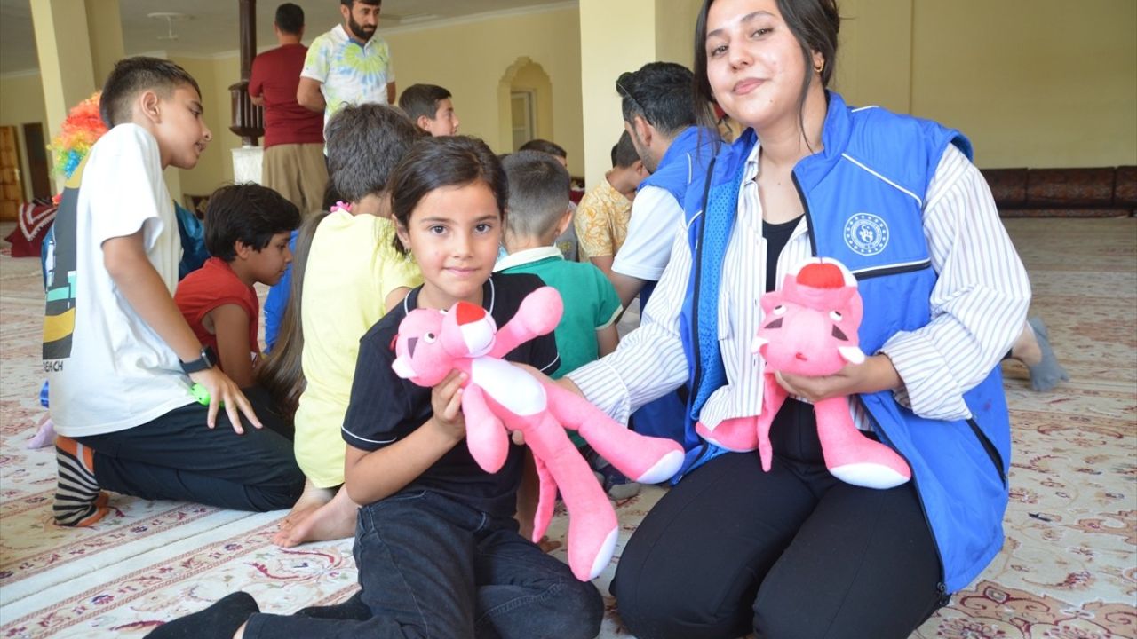 Gönüllü Gençler Köylerde Eğlence ve İyilik Yaygınlaştırıyor