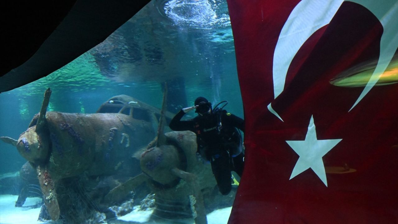 Antalya Akvaryum'da 30 Ağustos Zafer Bayramı Coşkusu