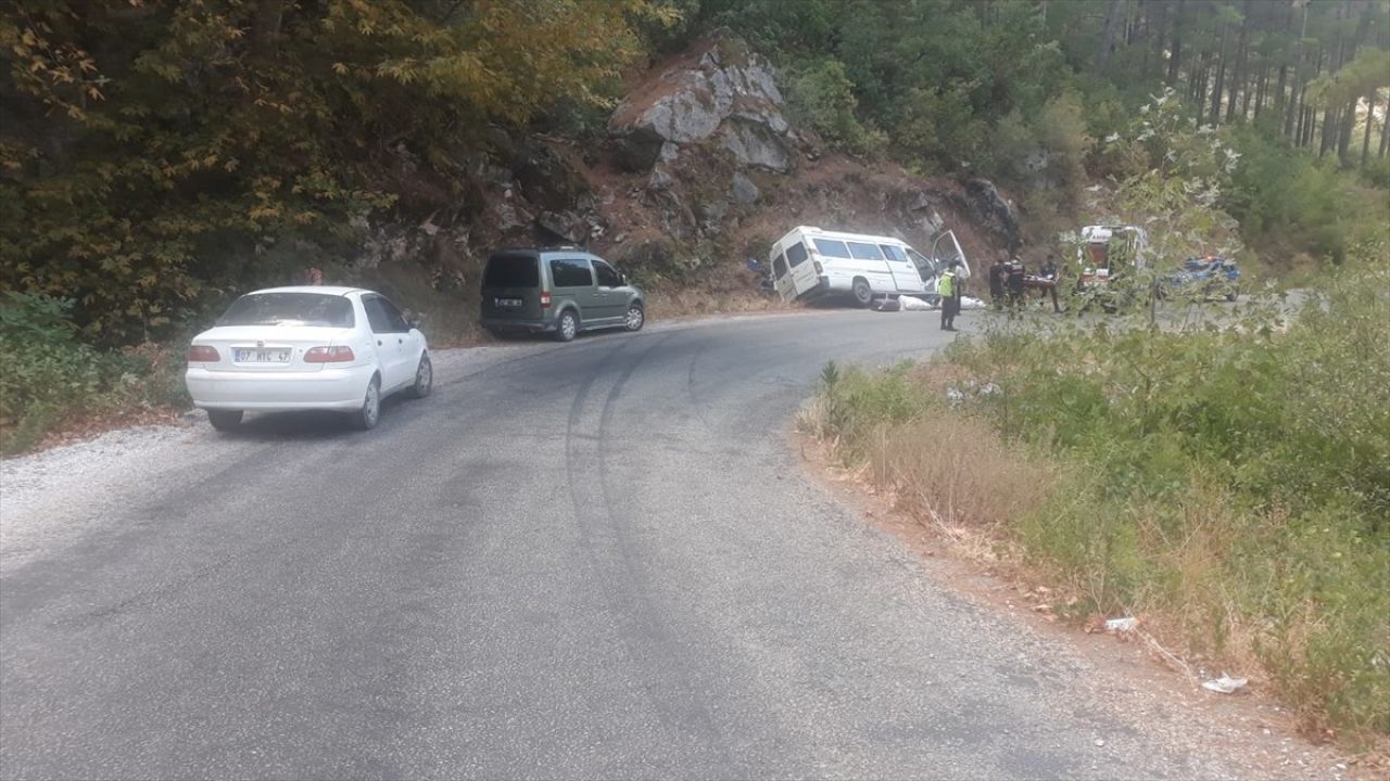 Alanya'da Minibüs Kazası: 6 Yaralı