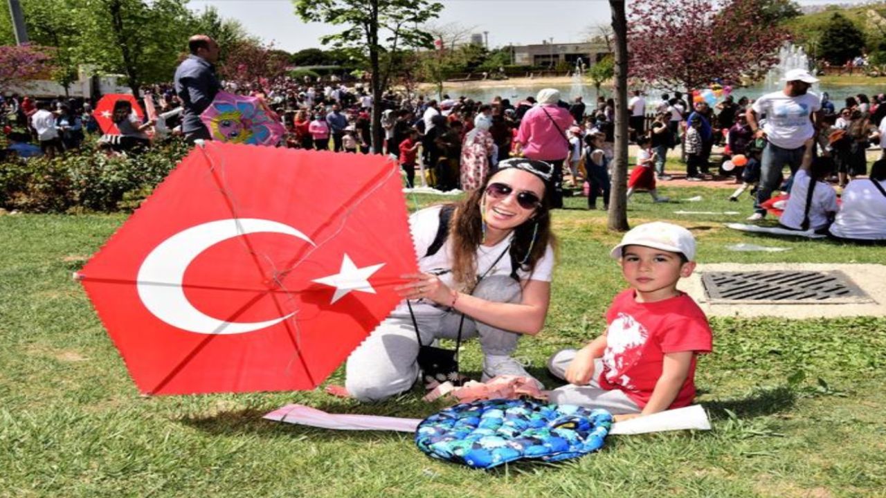 Bornova'da uçurtma şenliği gerçekleştirildi