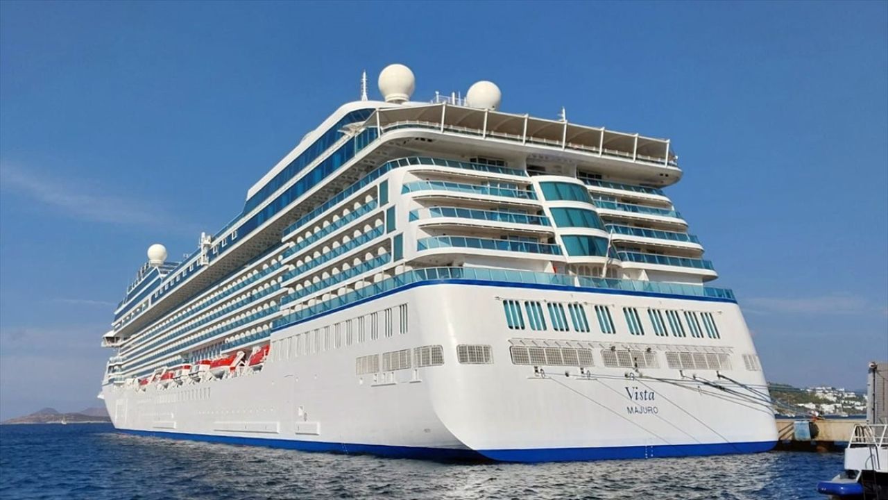 Bodrum'a Gelen "Vista" Kruvaziyeri 1156 Yolcu Taşıdı