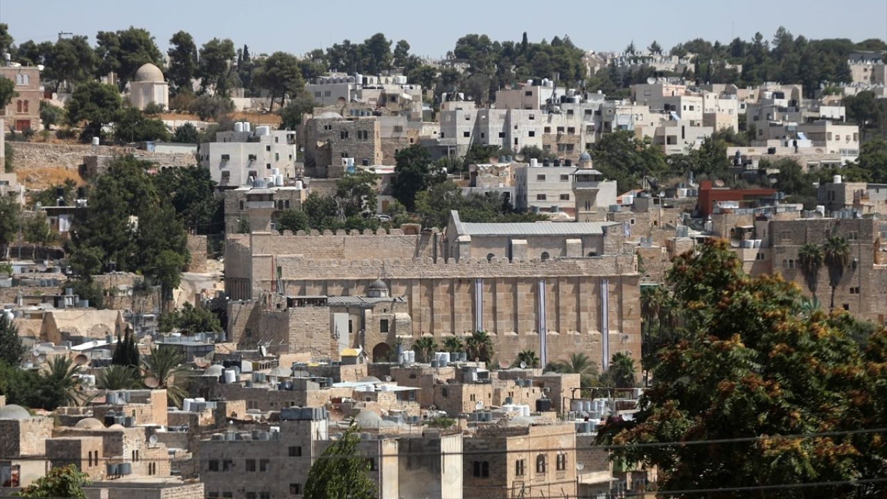 İsrail'in Harem-i İbrahim Camisi Üzerindeki Müslüman Kısıtlamaları Devam Ediyor