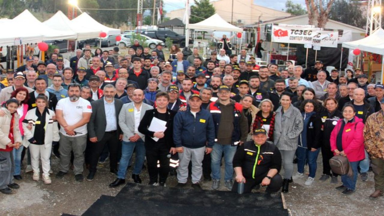 Radyo Amatörleri Cemiyeti İzmir şubesi Bayraklı'da bir araya geldi