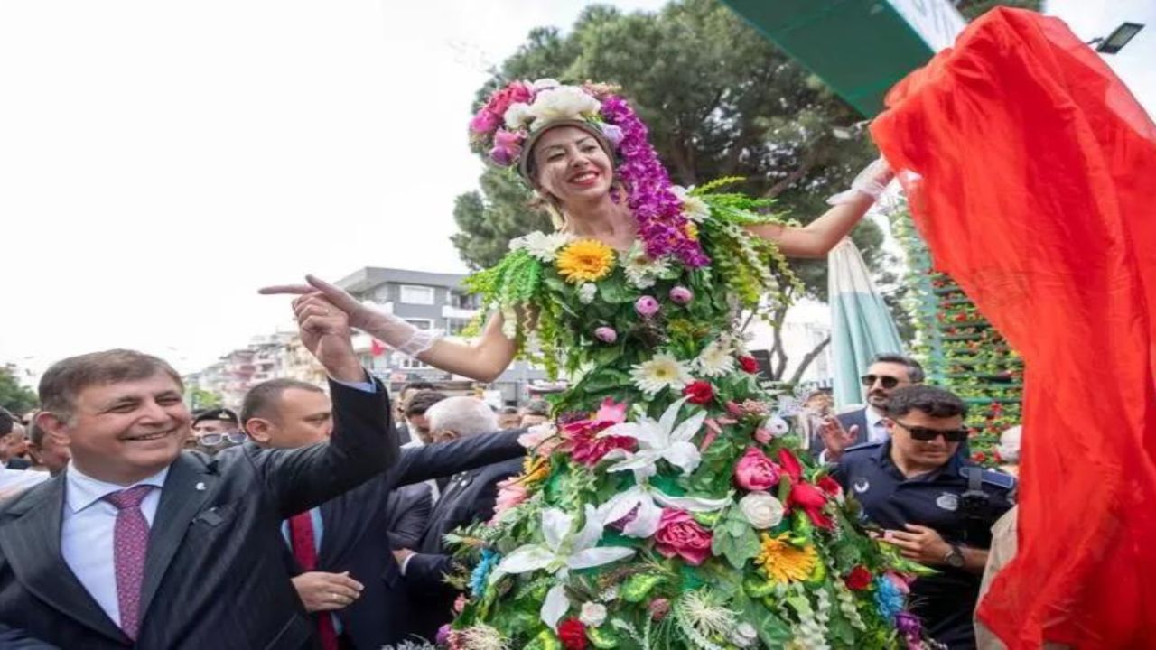 İzmir'de Uluslararası Çiçek Festivali Bayındır'da çiçek açtırdı!