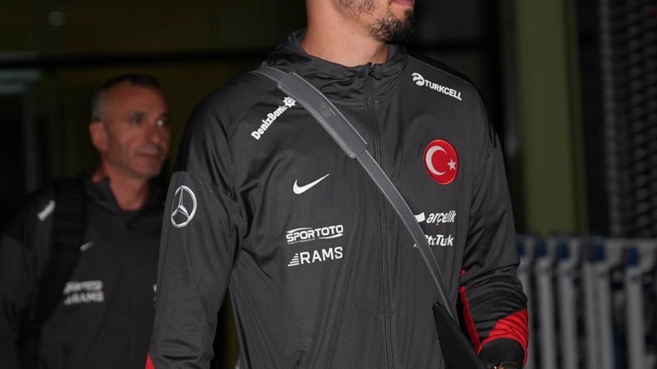 A Milli Futbol Takımı İzmir'e Varış Yaptı