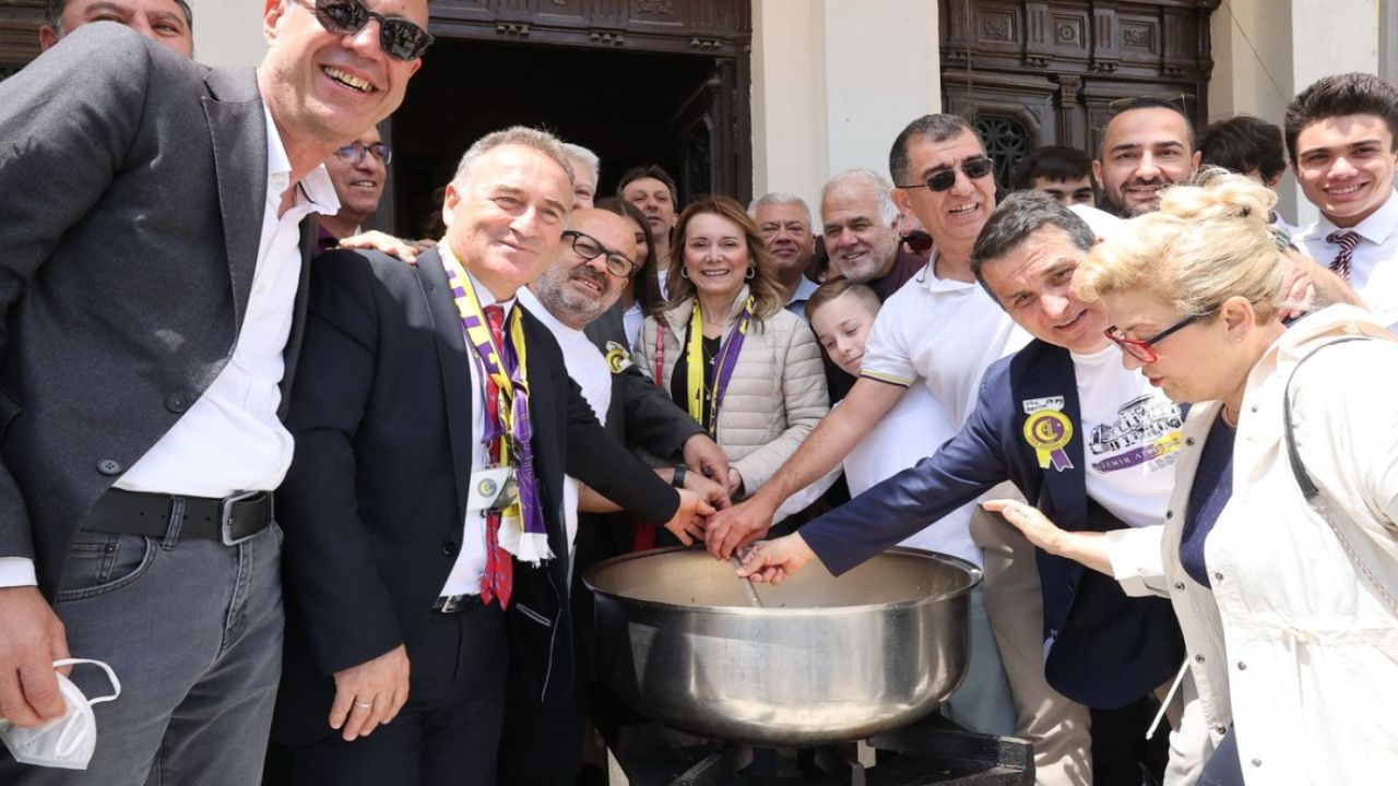 Konak Belediye Başkanı Mutlu, Atatürk Lisesi mezunlarıyla bir araya geldi
