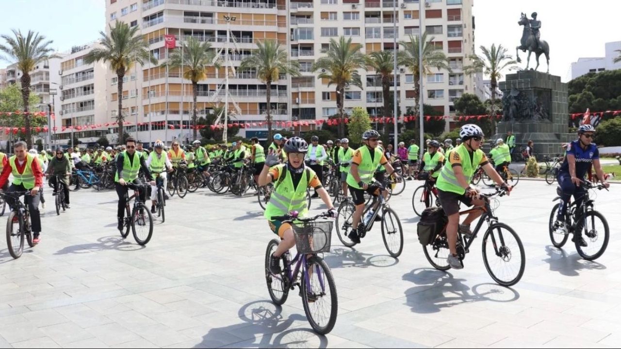 İzmir'de Yeşilay Bisiklet Turu düzenlendi