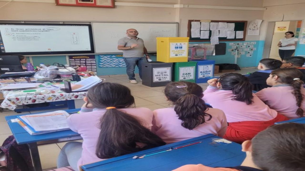 Seferihisar Belediyesi okullarda sıfır atık eğitimi vermeye başladı