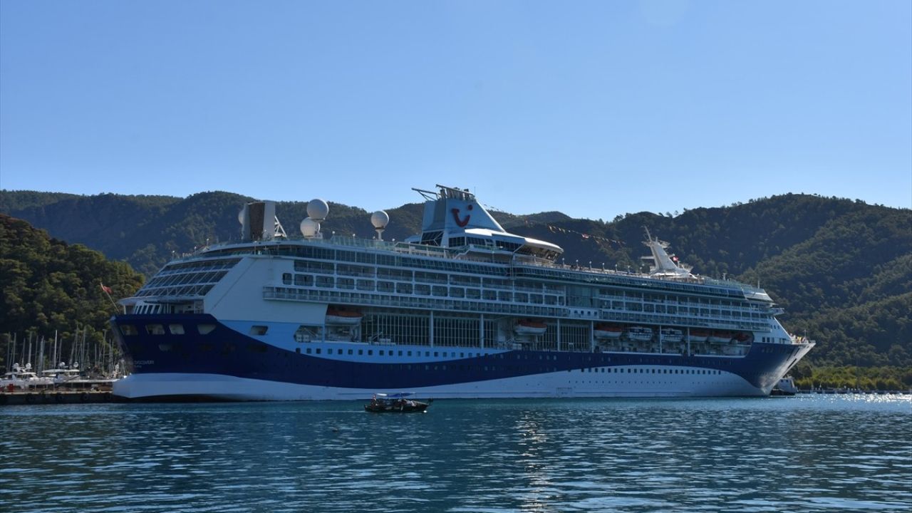 Marmaris'e Gelen Marella Discovery Yolcu Gemisi