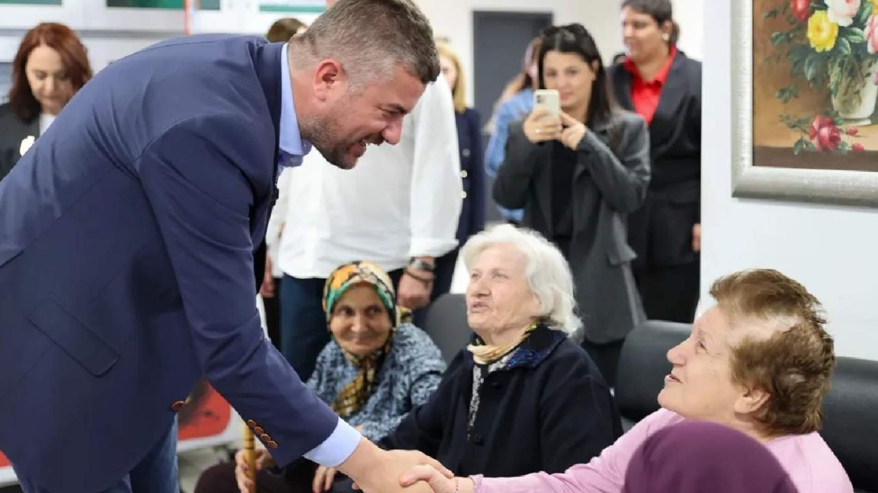 Buca Beleidye Başkanı Duman, Anneler Günü'nde huzurevini ziyaret etti