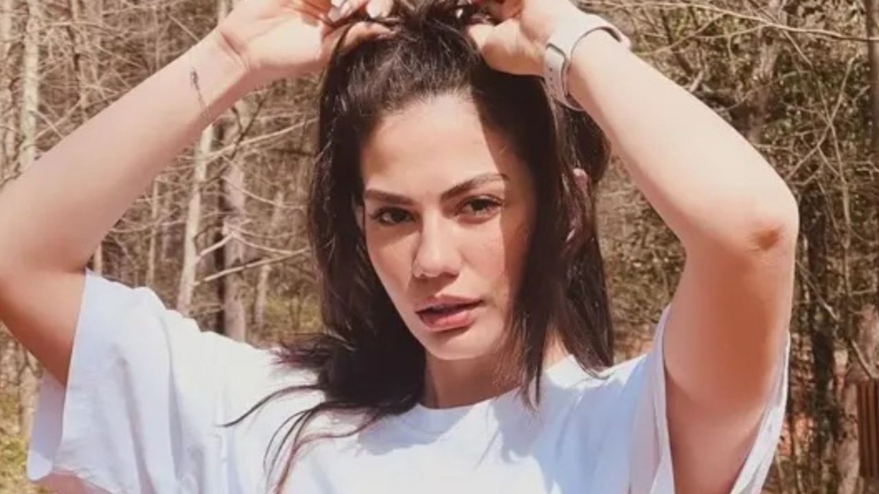 Demet Özdemir ormandaki doğal pozlarıyla beğeni topladı