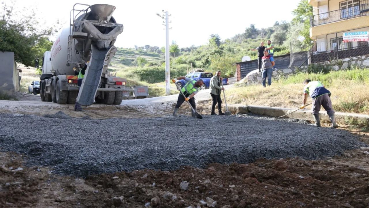 Bornova'daki en sorunlu yolu yenileme çalışmaları başladı