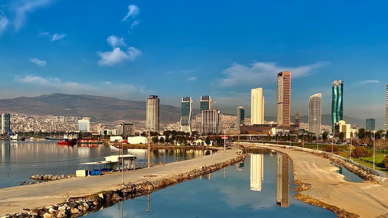 Bayraklı belediyesi 8500 aileye 500 hijyen paketi dağıttı