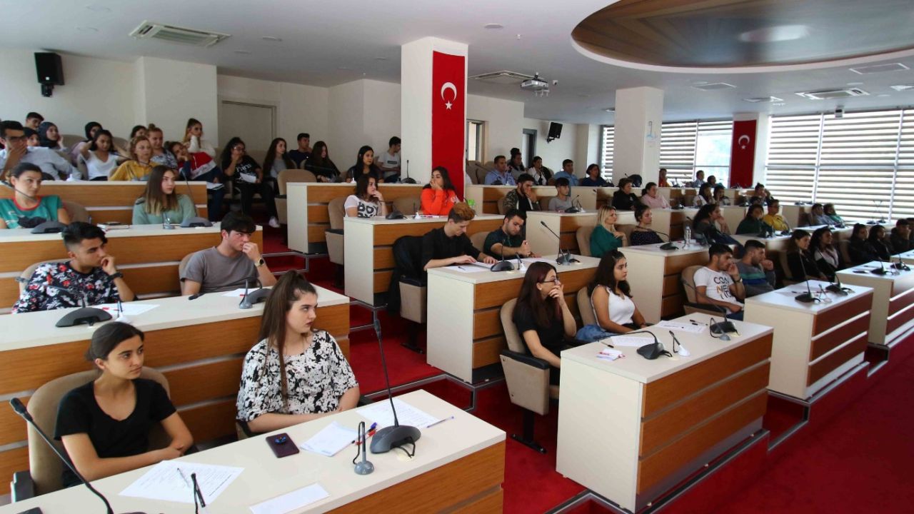 Bayraklı Belediyesi sınavda başarılı olan öğrencilere ücretsiz kurs verecek