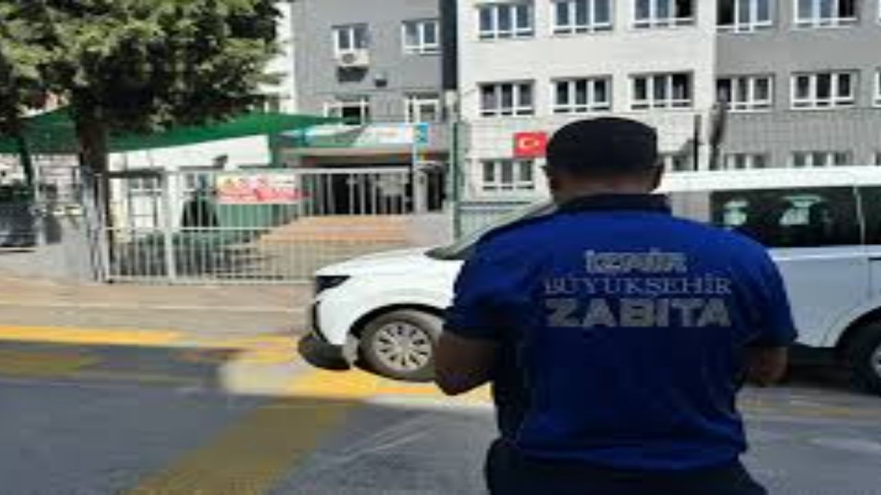 İzmir'de LGS'ye geç kalan öğrencilerin imdadına zabıtalar yetişti