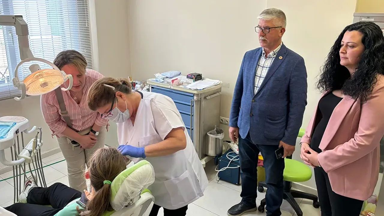 Bornova Belediyesi'nden çocuklara ücretsiz diş taraması