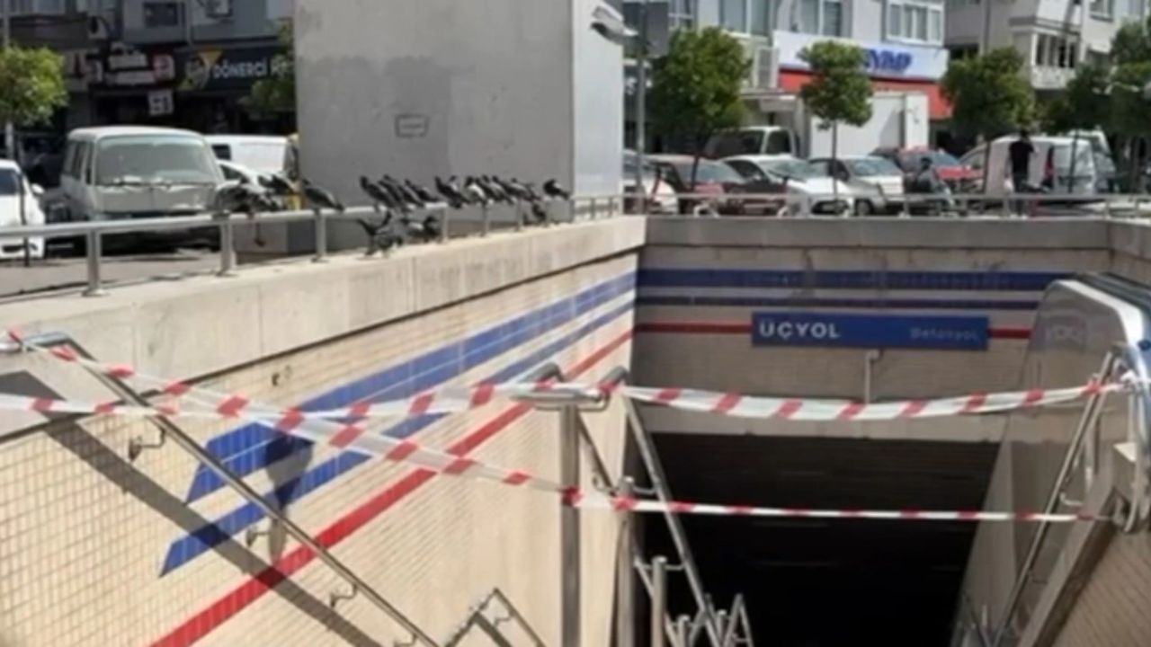 İzmir metrosunda yürüyen merdiven çöktü!