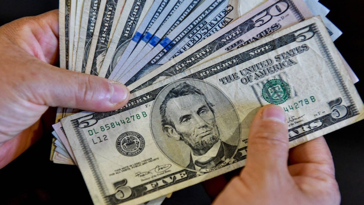 Dolar kuru rekor kırarak 33 TL'yi geçti