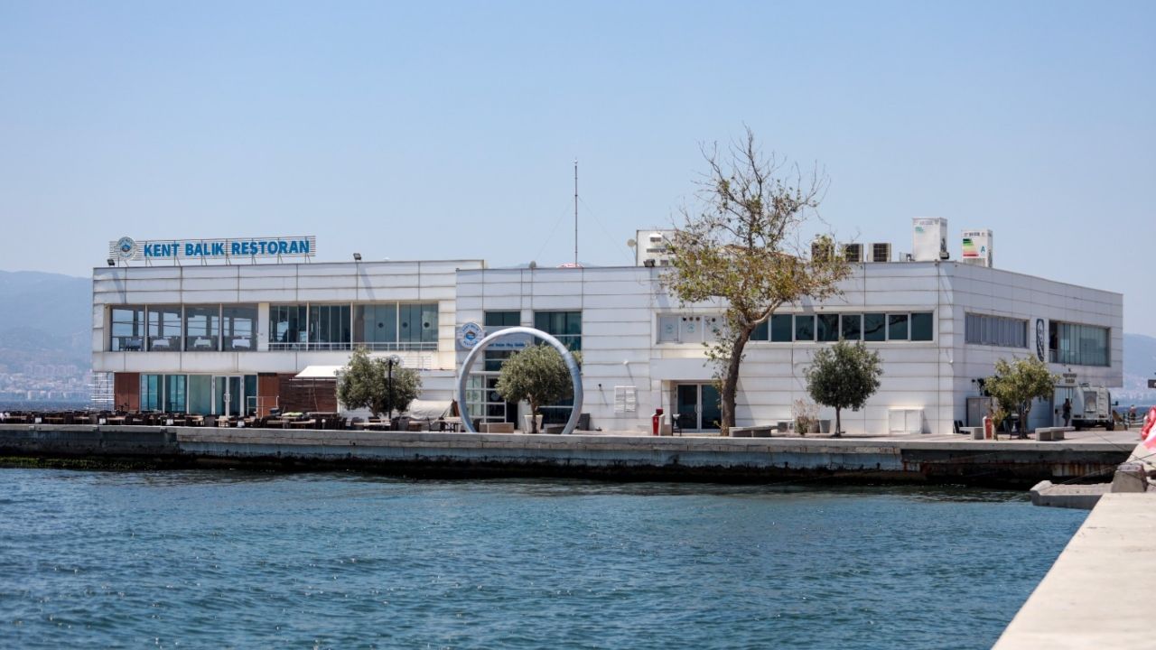 Karşıyaka'nın simge yüzüğü yeniden Nikah Sarayı'nda