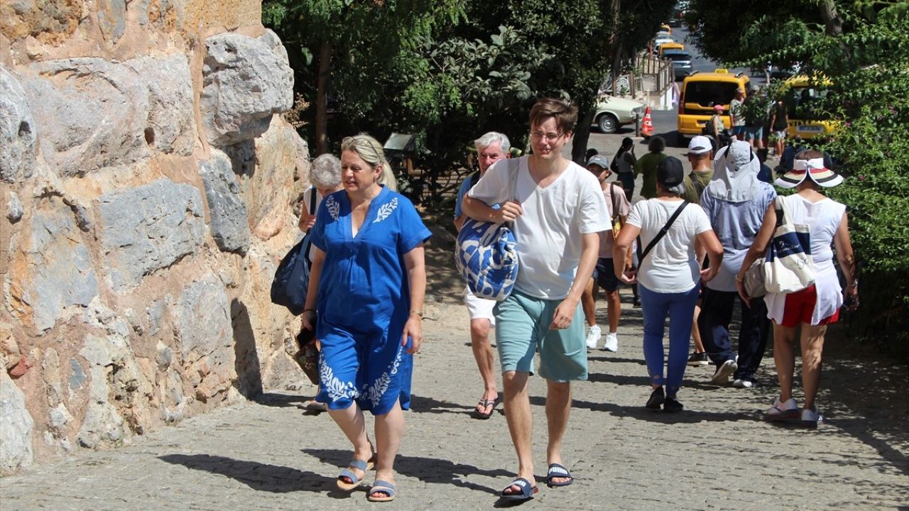 Oosterdam Kruvaziyeri Alanya'ya Demirledi