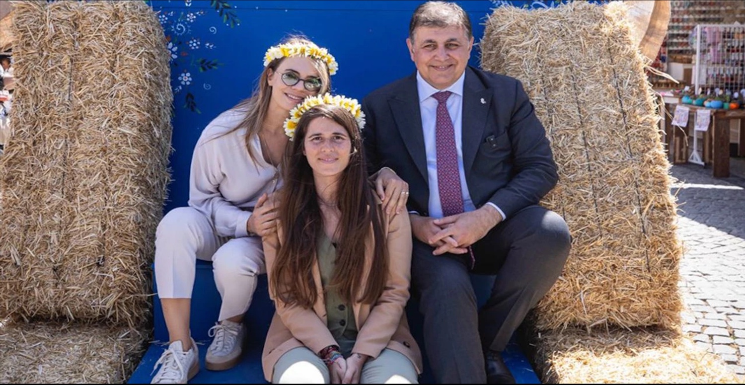 İzmir Büyükşehir Belediye Başkanı Tugay, Alaçatı Ot Festivali açılışında