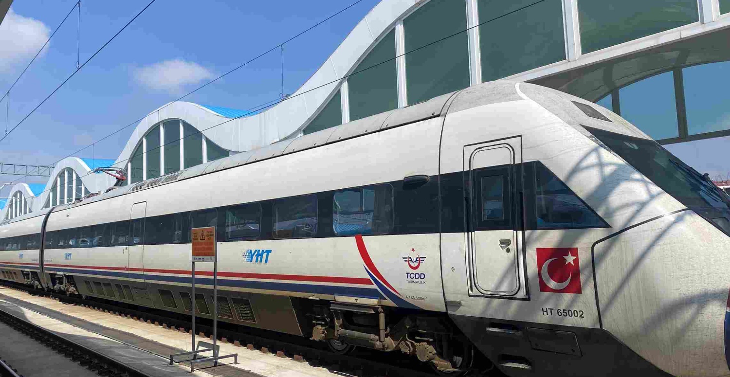 Ankara-İzmir arası mesafe 3,5 saate düşüyor