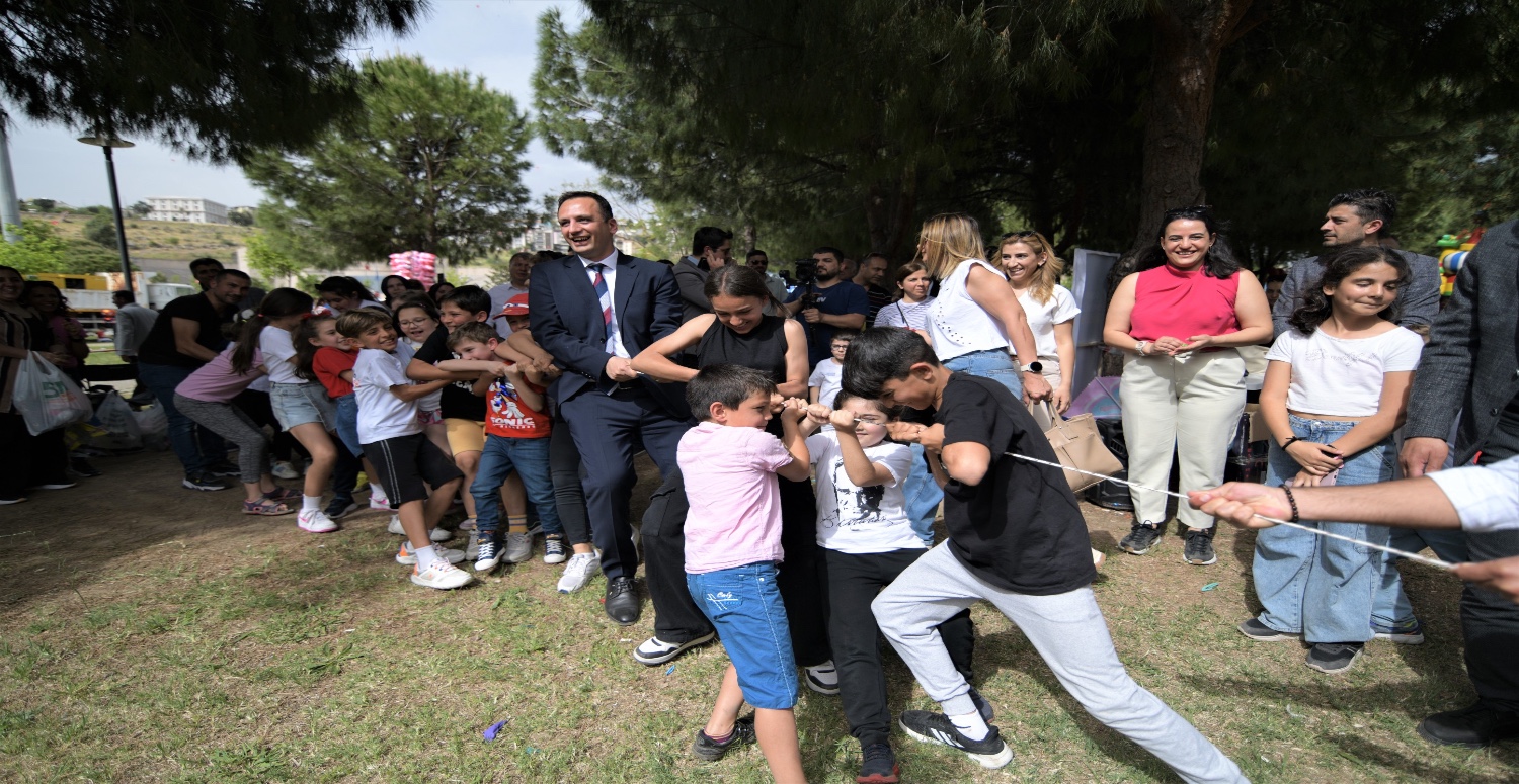 Bornova'da uçurtma şenliği gerçekleştirildi