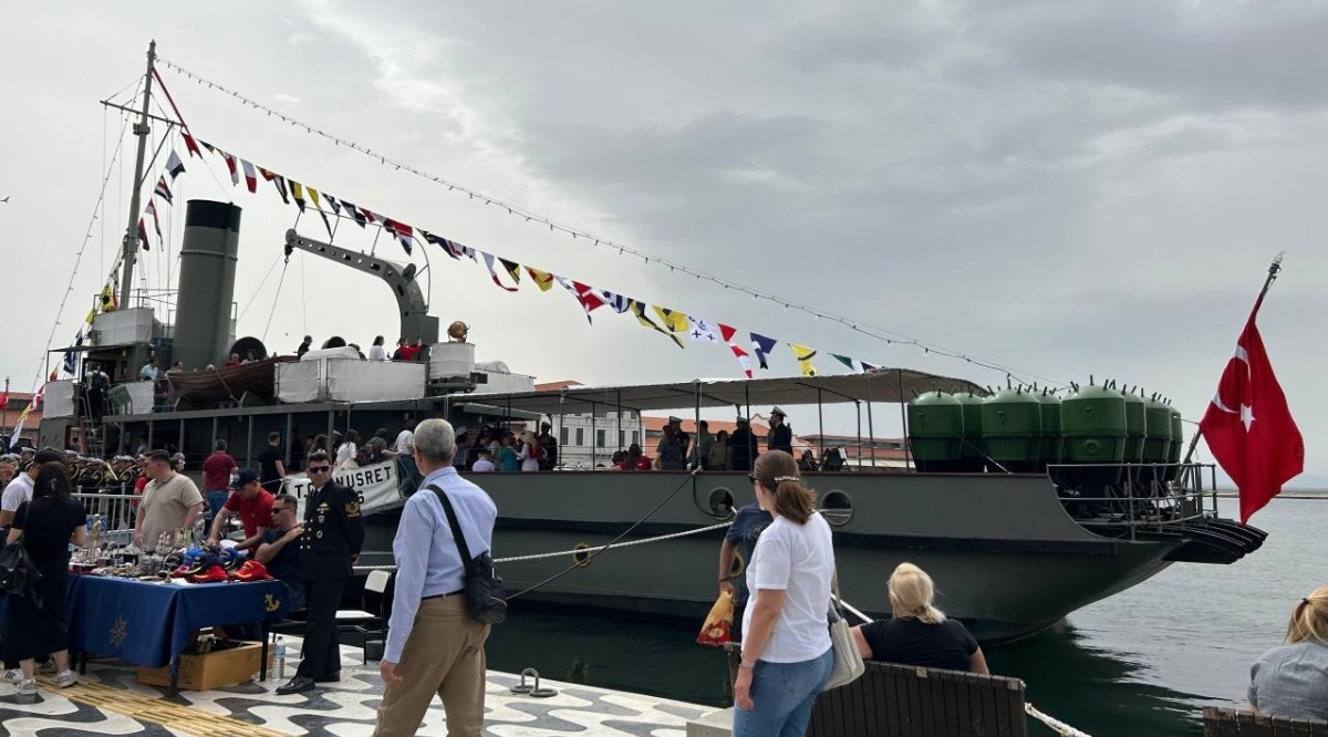 TCG Nusret Müze Gemisi, Konak Pier'e demirlendi