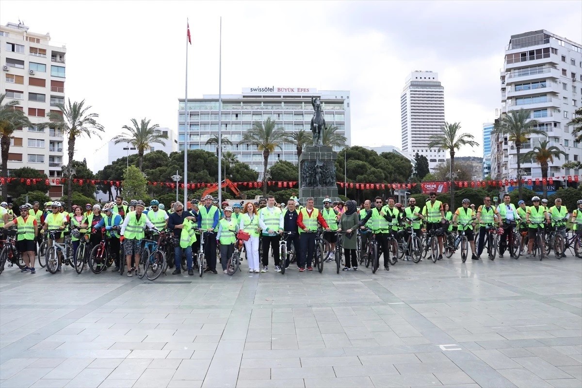 İzmir'de Yeşilay Bisiklet Turu düzenlendi