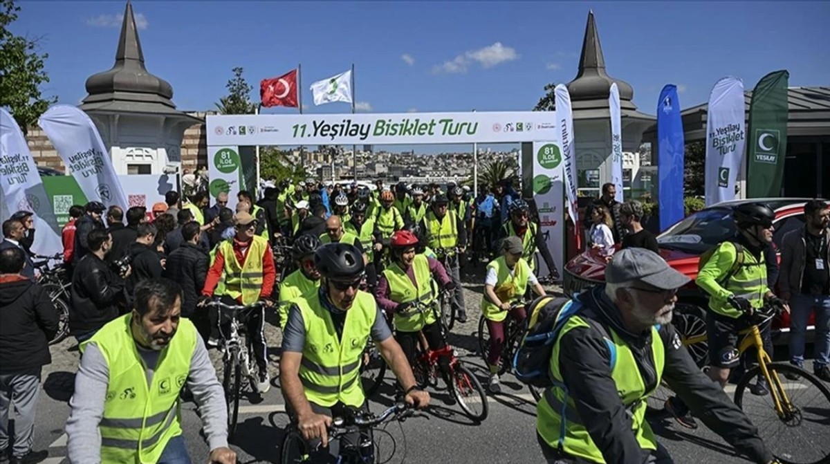 İzmir'de Yeşilay Bisiklet Turu düzenlendi