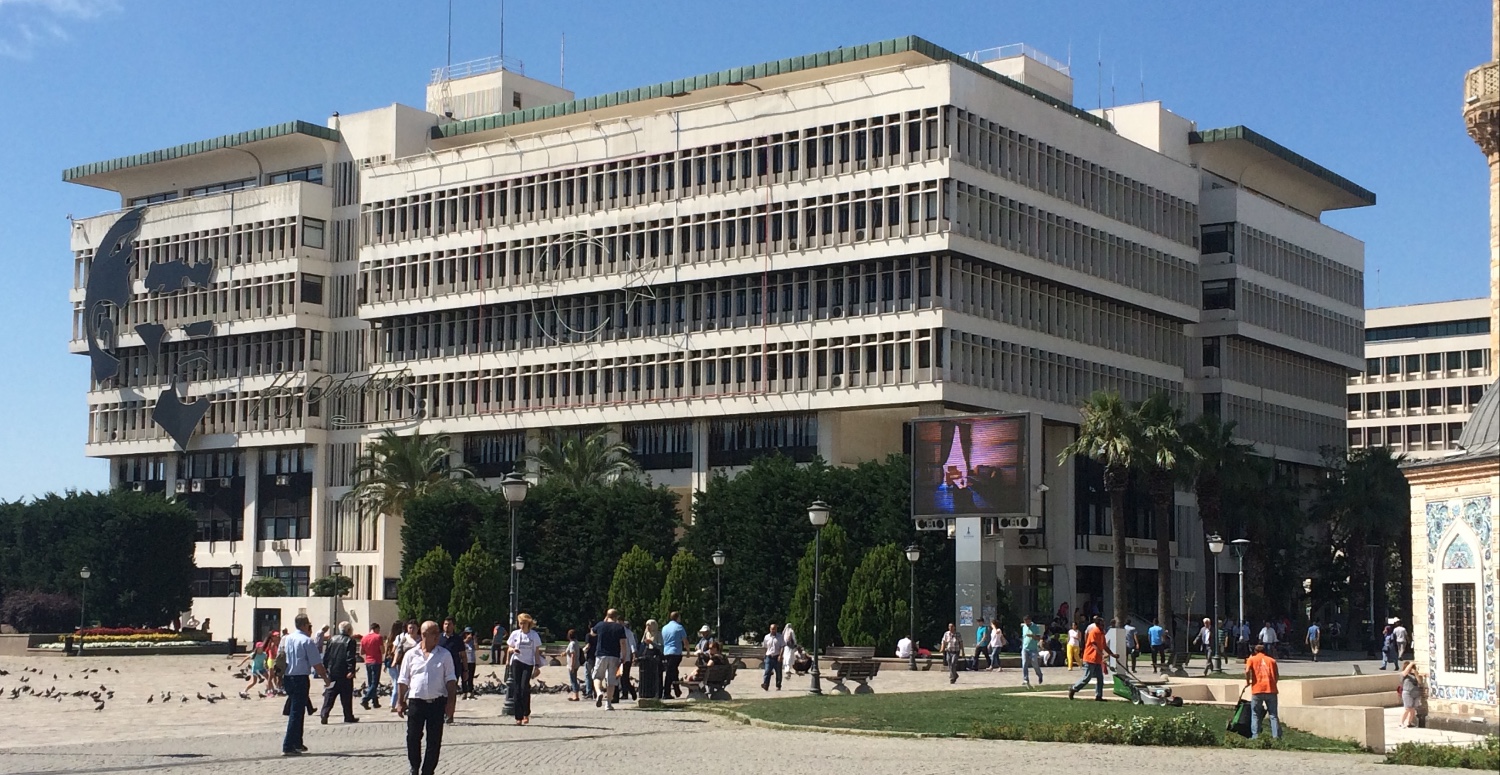 İzmir Büyükşehir Belediyesi'nde toplu işten çıkarmalar başladı