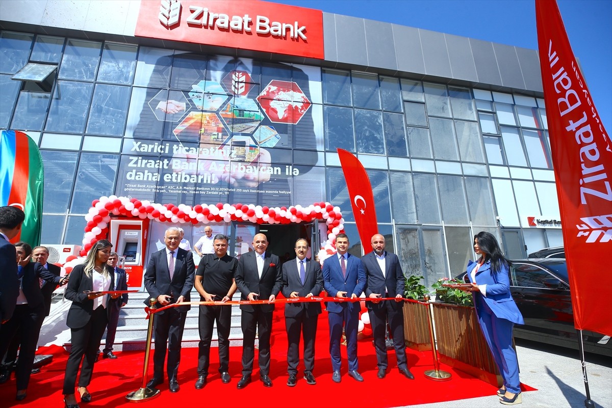 Bakü'de, Ziraat Bank Azerbaycan'ın 9. şubesi açıldı. Türkiye'nin Bakü Büyükelçisi Cahit Bağcı...