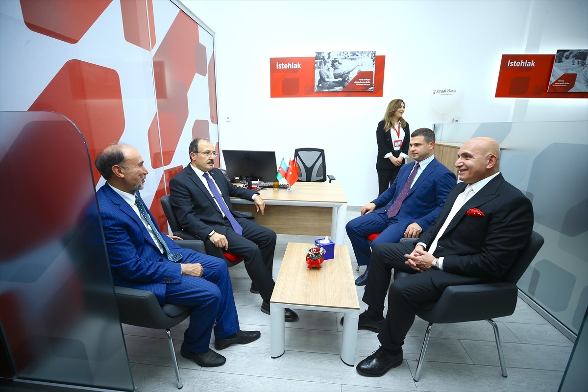 Bakü'de, Ziraat Bank Azerbaycan'ın 9. şubesi açıldı. Türkiye'nin Bakü Büyükelçisi Cahit Bağcı...