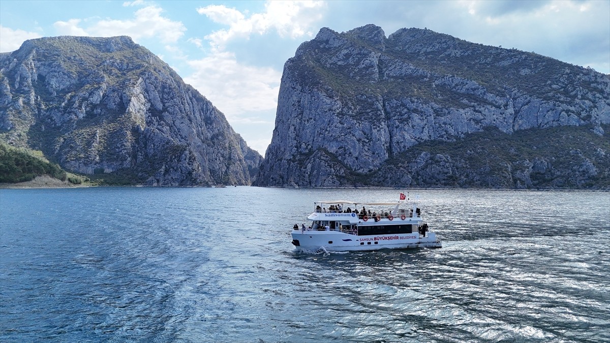 Samsun'un en önemli turizm destinasyonlarından biri olan Şahinkaya Kanyonu'na rağbet artıyor....