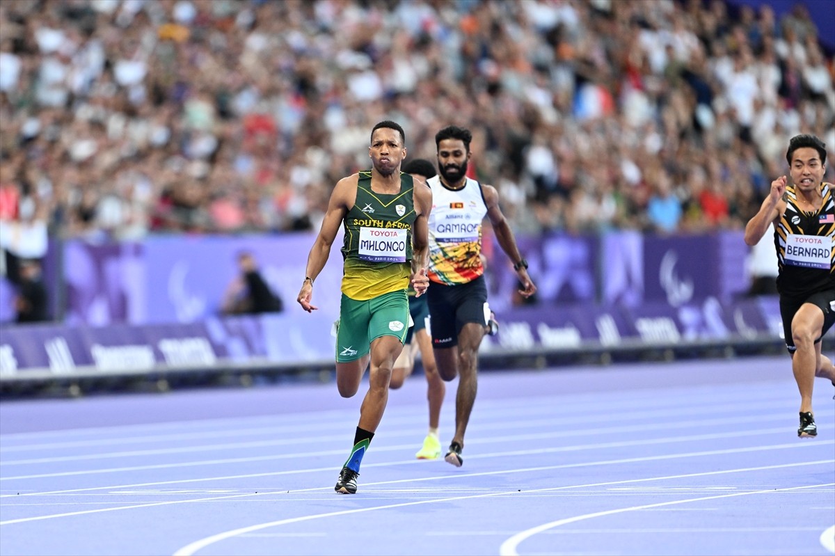 Paris 2024 Paralimpik Oyunları'nda  Para Atletizm Erkekler 100 m - T44 finalinde Güney Afrika...