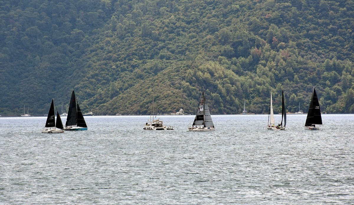 Muğla'nın Marmaris ilçesinde bu yıl ilk kez düzenlenen Kırlangıç Kupası Yat Yarışları tamamlandı....